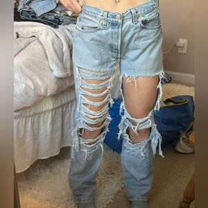 vintage distressed super ripped levi’s light wash straight leg Jeans